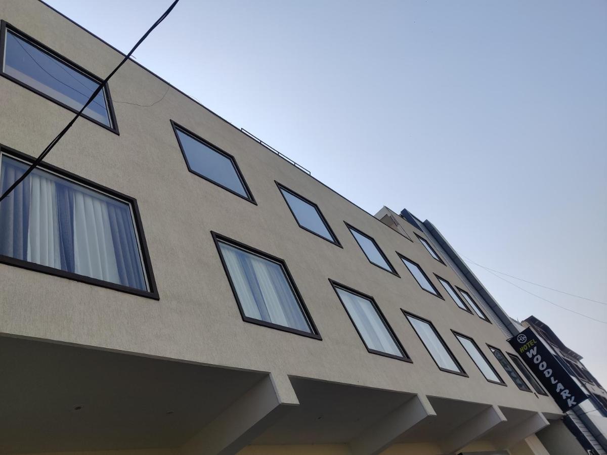 Hotel Woodlark Zirakpur - A Peaceful Stay מראה חיצוני תמונה