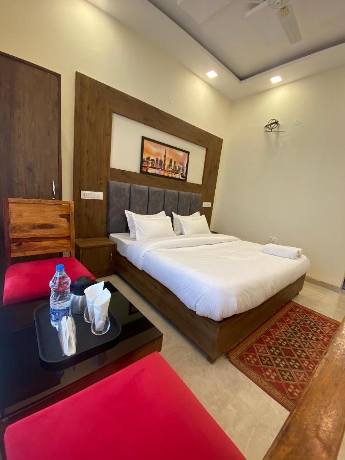 Hotel Woodlark Zirakpur - A Peaceful Stay מראה חיצוני תמונה