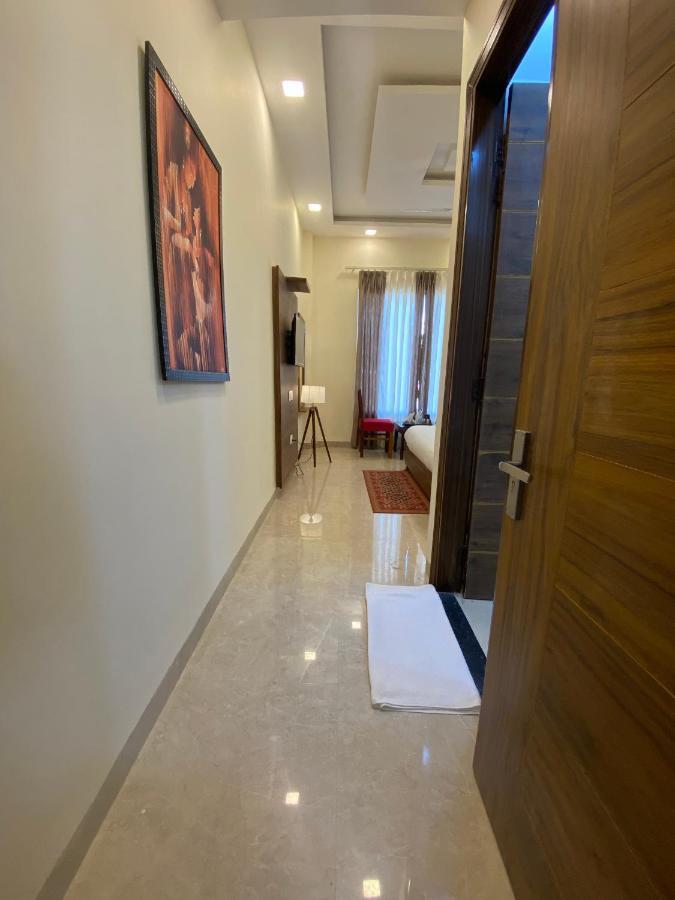 Hotel Woodlark Zirakpur - A Peaceful Stay מראה חיצוני תמונה
