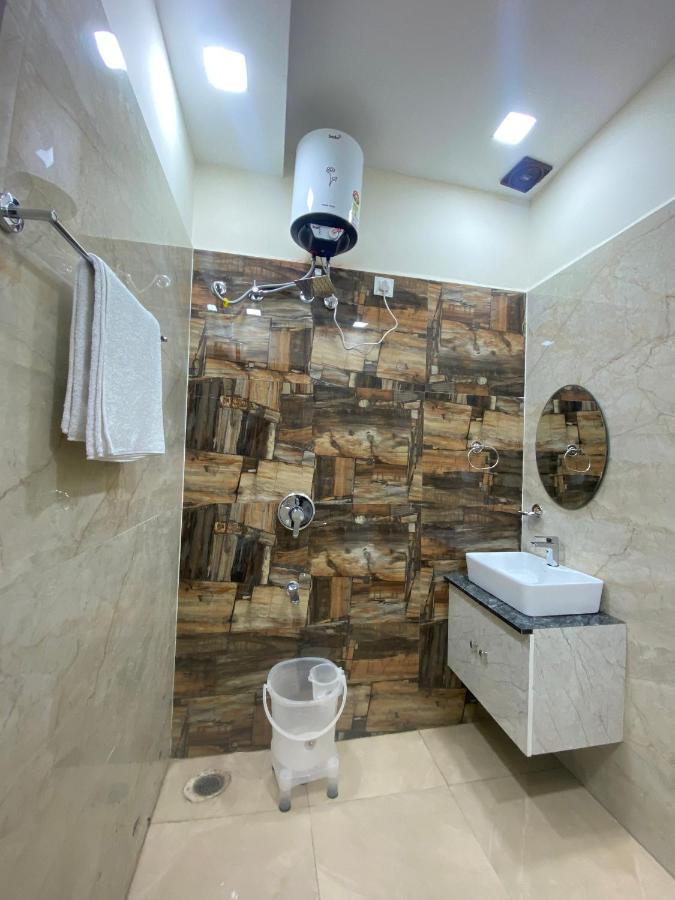 Hotel Woodlark Zirakpur - A Peaceful Stay מראה חיצוני תמונה