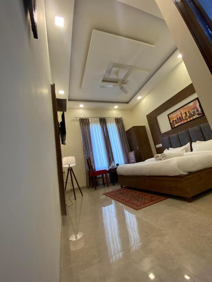 Hotel Woodlark Zirakpur - A Peaceful Stay מראה חיצוני תמונה