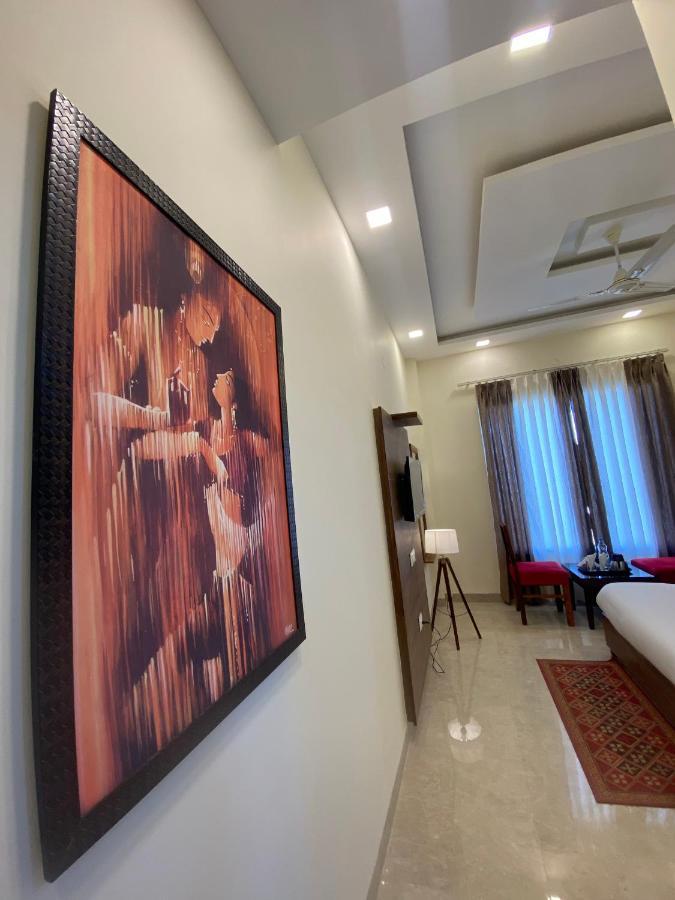 Hotel Woodlark Zirakpur - A Peaceful Stay מראה חיצוני תמונה