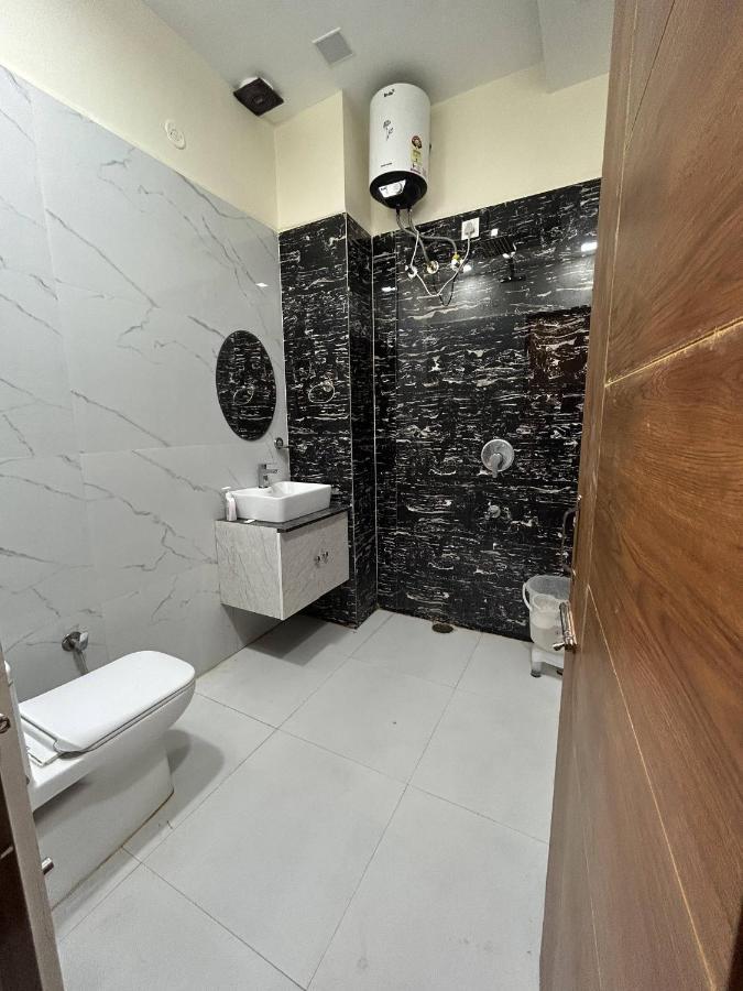 Hotel Woodlark Zirakpur - A Peaceful Stay מראה חיצוני תמונה
