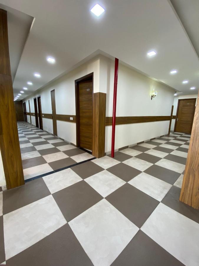 Hotel Woodlark Zirakpur - A Peaceful Stay מראה חיצוני תמונה