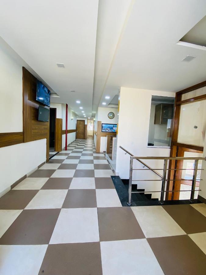 Hotel Woodlark Zirakpur - A Peaceful Stay מראה חיצוני תמונה